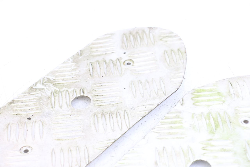 photo de TAPA REPOSAPIES GOMMA PEUGEOT STREETZONE 2T 50 (2014 - 2019) - Otra perspectiva