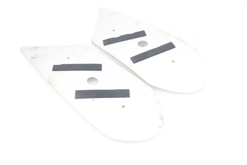 photo de ALFOMBRA DE ESTRIBO PEUGEOT STREETZONE 4T 50 (2018 - 2023) - Detalle de la pieza