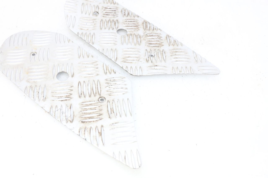 photo de ALFOMBRA DE ESTRIBO PEUGEOT STREETZONE 4T 50 (2018 - 2023) - Zoom estado de uso