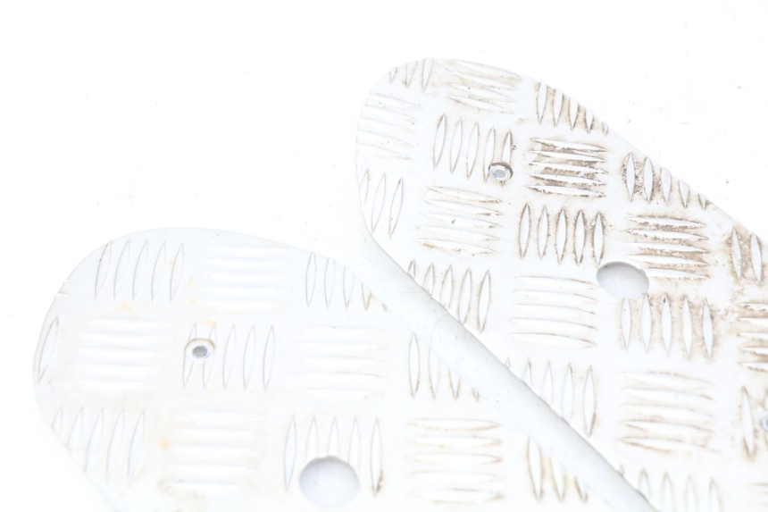 photo de ALFOMBRA DE ESTRIBO PEUGEOT STREETZONE 4T 50 (2018 - 2023) - Otra perspectiva