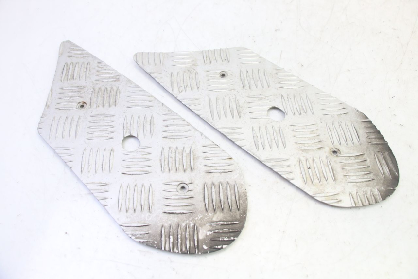 photo de TAPA REPOSAPIES GOMMA PEUGEOT STREETZONE I 2T 50 (2018 - 2020) - Vista principal