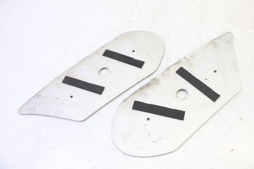 photo de TAPA REPOSAPIES GOMMA PEUGEOT STREETZONE I 2T 50 (2018 - 2020) - Primer plano técnico