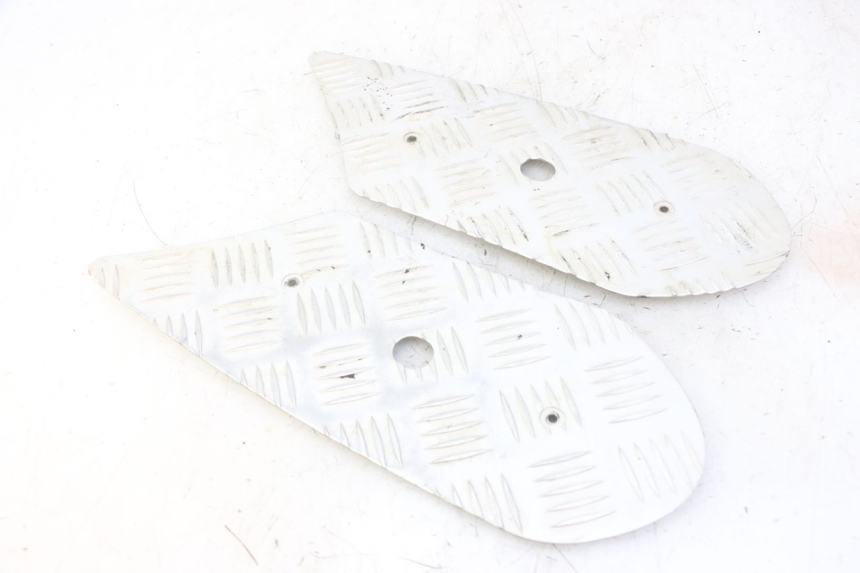 photo de TAPA REPOSAPIES GOMMA PEUGEOT STREETZONE I NAKED 2T 50 (2018 - 2020) - Vista principal