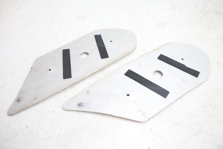 photo de TAPA REPOSAPIES GOMMA PEUGEOT STREETZONE NAKED 2T 50 (2014 - 2018) - Marcados y referencias originales
