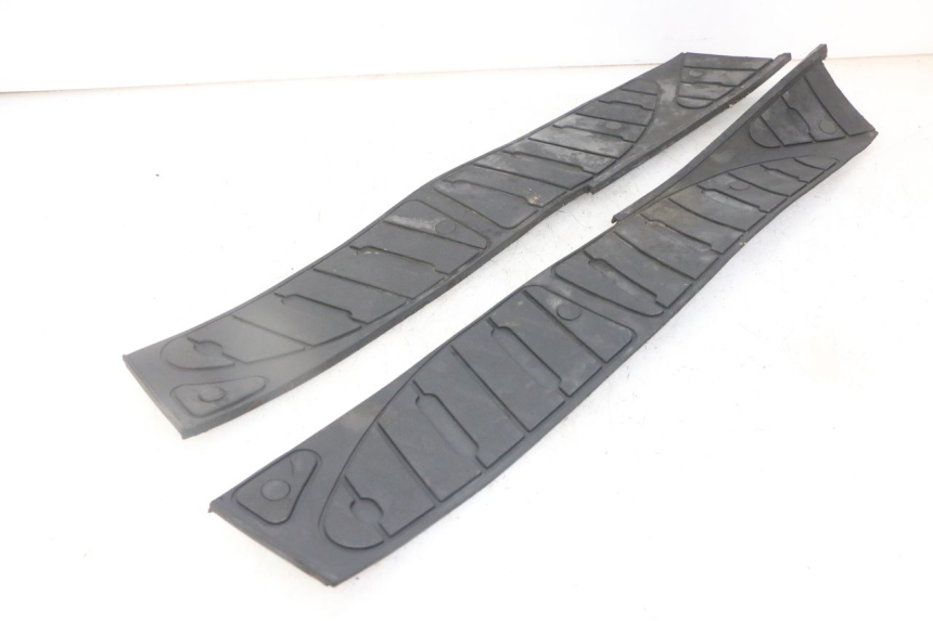 photo de TAPA REPOSAPIES GOMMA PIAGGIO SUPER LX 125 (2000 - 2003) - Vista principal