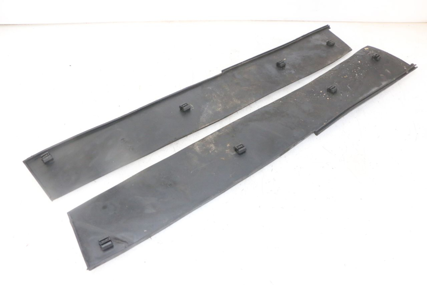 photo de TAPA REPOSAPIES GOMMA PIAGGIO SUPER LX 125 (2000 - 2003) - Detalle de la pieza