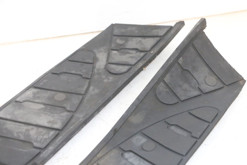 photo de TAPA REPOSAPIES GOMMA PIAGGIO SUPER LX 125 (2000 - 2003) - Vista general del producto