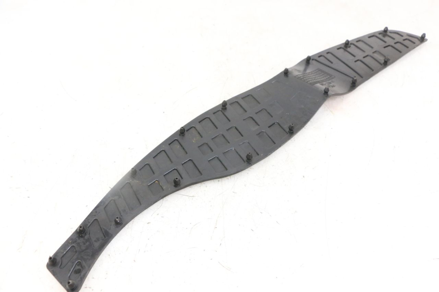 photo de TAPA REPOSAPIES GOMMA SUZUKI BURGMAN 125 (2018 - 2021) - Zoom estado de uso