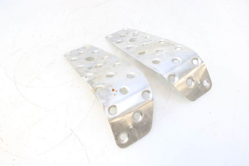 photo de TAPA REPOSAPIES GOMMA PEUGEOT TREKKER 50 (1995 - 2004) - Detalle de la pieza