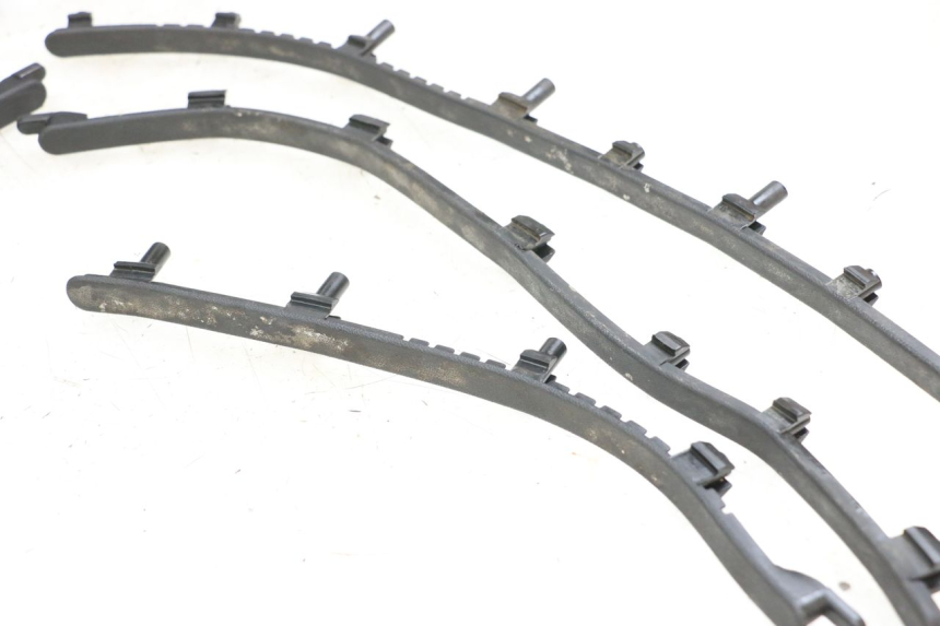 photo de TAPA REPOSAPIES GOMMA PIAGGIO VESPA LX 125 (2005 - 2010) - Detalle de la pieza