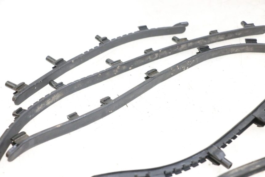 photo de TAPA REPOSAPIES GOMMA PIAGGIO VESPA LX 125 (2005 - 2010) - Zoom estado de uso