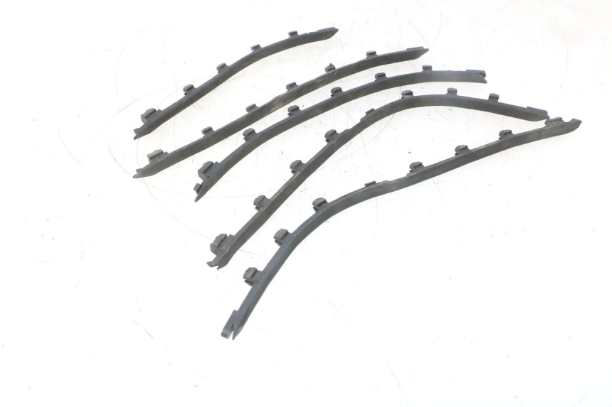 photo de TAPA REPOSAPIES GOMMA PIAGGIO VESPA PRIMAVERA 2T 50 (2013 - 2018) - Vista principal