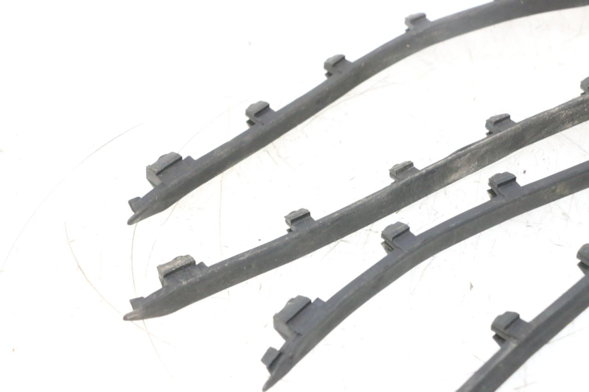 photo de TAPA REPOSAPIES GOMMA PIAGGIO VESPA PRIMAVERA 2T 50 (2013 - 2018) - Detalle de la pieza