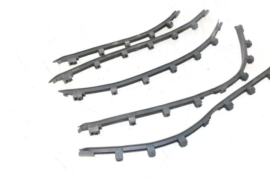 photo de TAPA REPOSAPIES GOMMA PIAGGIO VESPA PRIMAVERA 2T 50 (2013 - 2018) - Vista general del producto