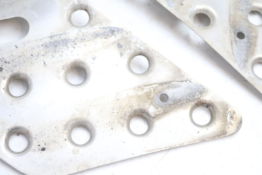 photo de TAPA REPOSAPIES GOMMA PEUGEOT VIVACITY 50 (2004 - 2009) - Zoom estado de uso
