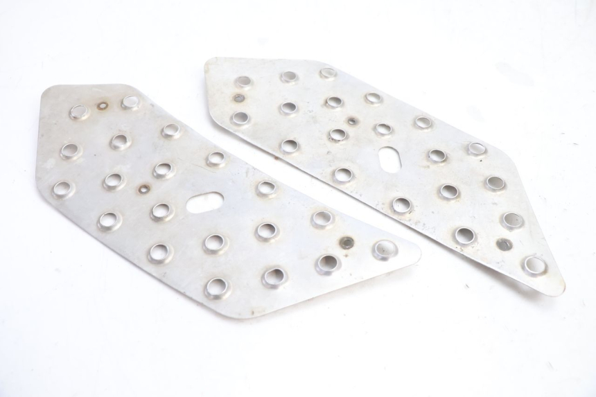 photo de TAPA REPOSAPIES GOMMA PEUGEOT VIVACITY 50 (2004 - 2009) - Estado de la superficie y material