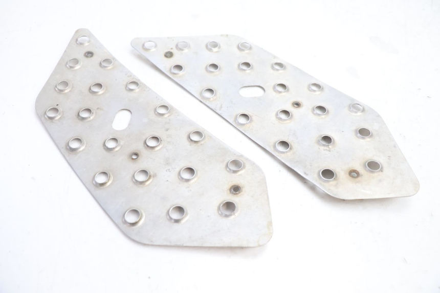photo de TAPA REPOSAPIES GOMMA PEUGEOT VIVACITY 50 (2004 - 2009) - Recambio usado revisado