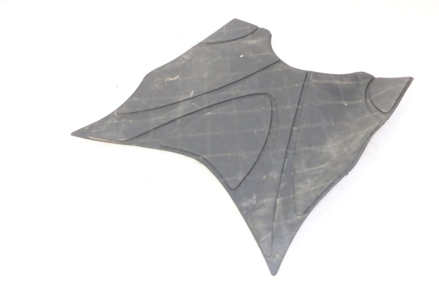 photo de TAPA REPOSAPIES GOMMA MBK WAAP 125 (2008 - 2013) - Otra perspectiva