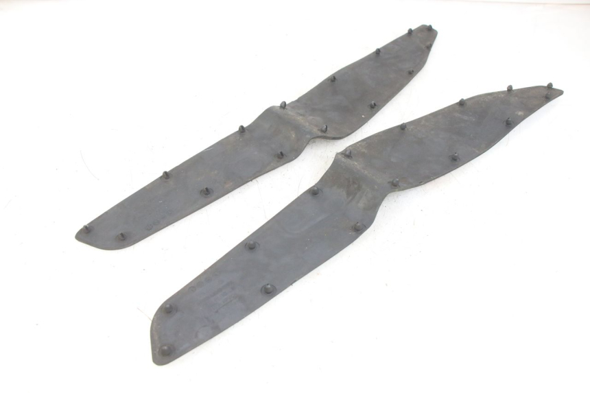 photo de TAPA REPOSAPIES GOMMA KYMCO X-CITING XCITING 400 (2014 - 2018) - Detalle de la pieza