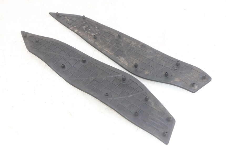 photo de ALFOMBRA DE PASO YAMAHA X-MAX XMAX 250 (2006 - 2009) - Detalle de la pieza