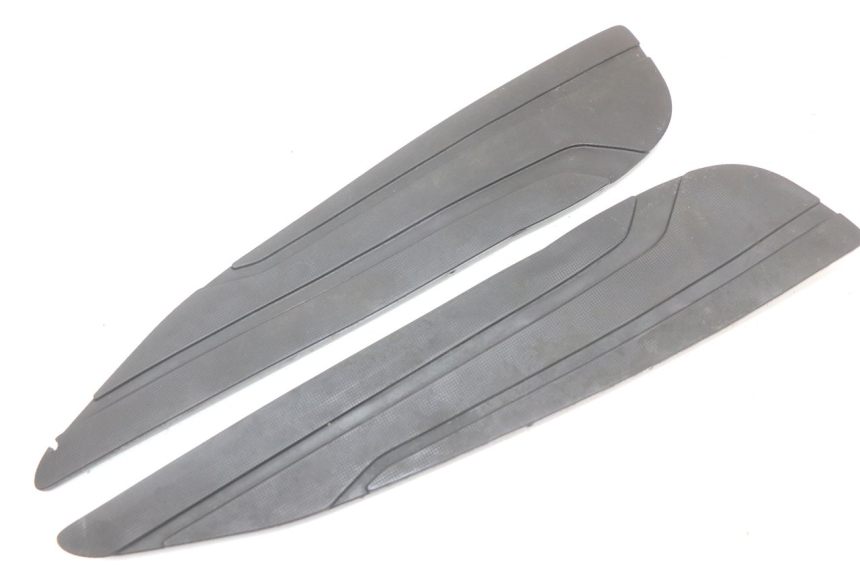 photo de ALFOMBRA DE PASO YAMAHA X-MAX XMAX 125 (2010 - 2013) - Detalle de la pieza