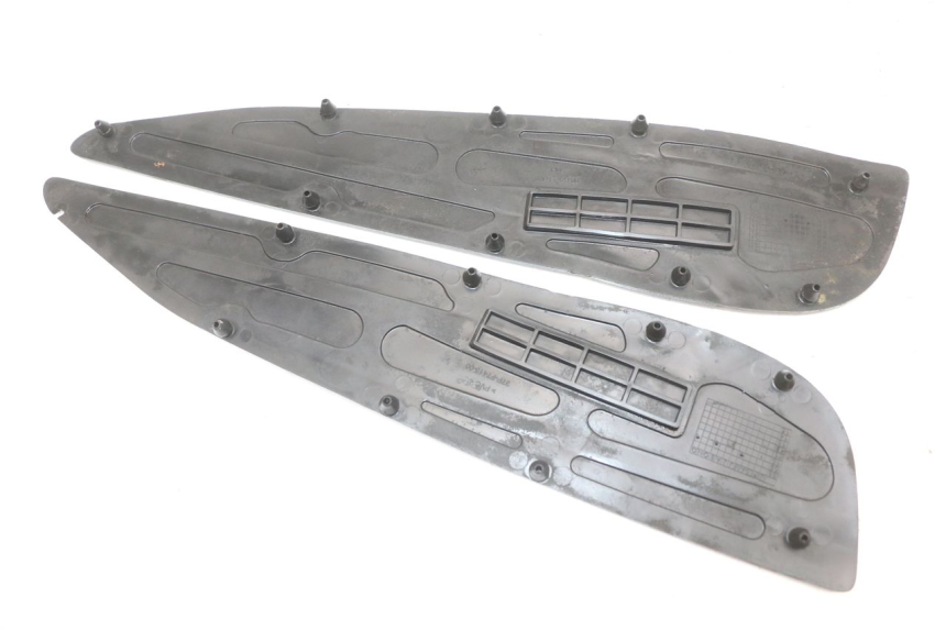 photo de ALFOMBRA DE PASO YAMAHA X-MAX XMAX 125 (2010 - 2013) - Primer plano técnico