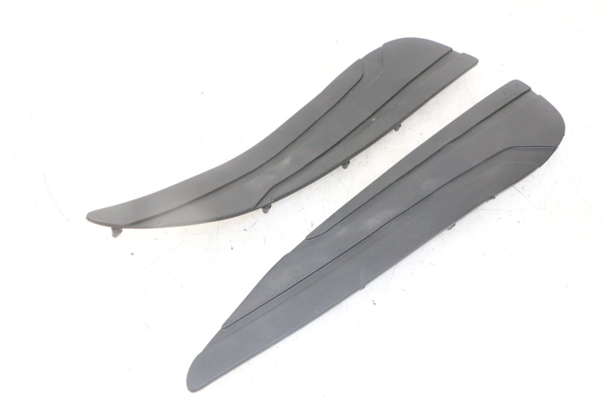 photo de ALFOMBRA DE PASO YAMAHA X-MAX XMAX 125 (2010 - 2013) - Detalle de la pieza