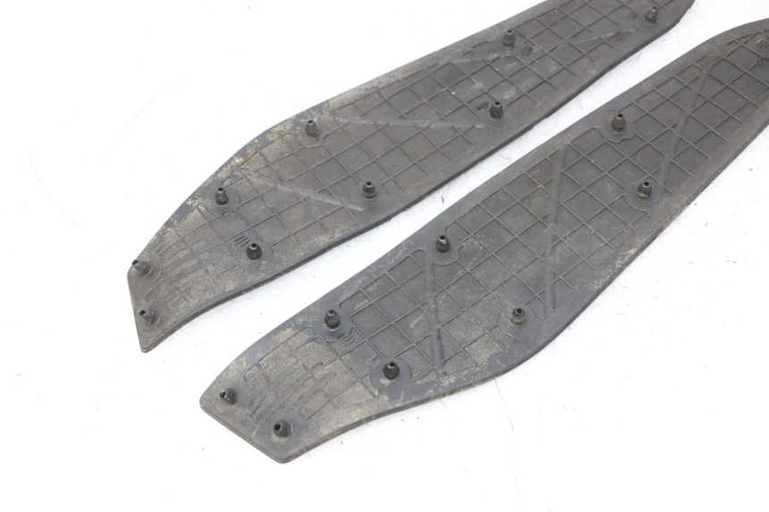 photo de ALFOMBRA DE PASO YAMAHA X-MAX XMAX 250 (2006 - 2009) - Detalle de la pieza