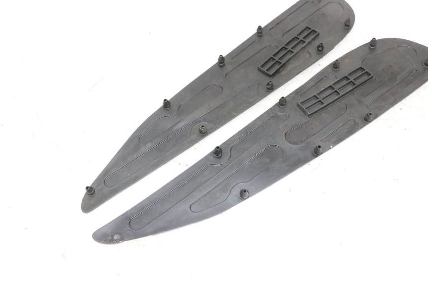 photo de ALFOMBRA DE PASO YAMAHA X-MAX XMAX 125 (2010 - 2013) - Primer plano técnico