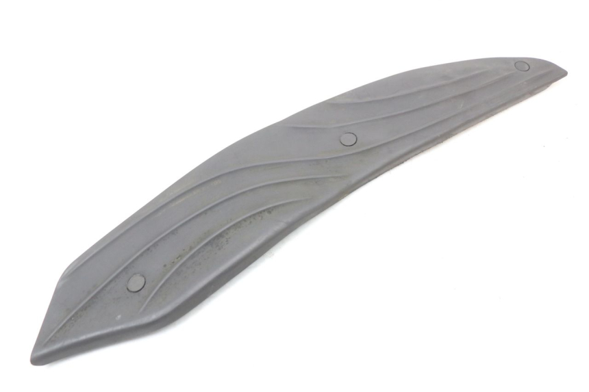 photo de ALFOMBRA DE PASO PIAGGIO X10 125 (2012 - 2017) - Detalles de los puntos de fijación