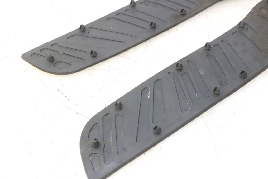 photo de TAPA REPOSAPIES GOMMA PIAGGIO X8 STREET 125 (2006 - 2007) - Vista general del producto