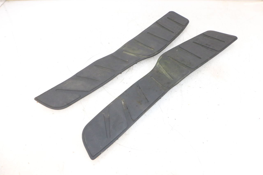 photo de TAPA REPOSAPIES GOMMA PIAGGIO X8 125 (2004 - 2007) - Vista principal