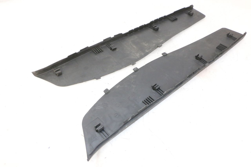 photo de TAPA REPOSAPIES GOMMA PIAGGIO X9 EVOLUTION 125 (2003 - 2007) - Detalle de la pieza