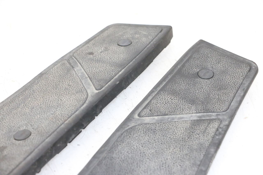 photo de TAPA REPOSAPIES GOMMA PIAGGIO X9 EVOLUTION 125 (2003 - 2007) - Otra perspectiva