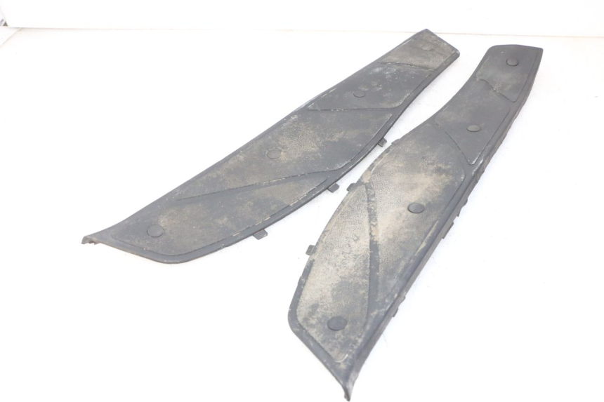 photo de TAPA REPOSAPIES GOMMA PIAGGIO X9 EVOLUTION 125 (2003 - 2007) - Detalle de la pieza