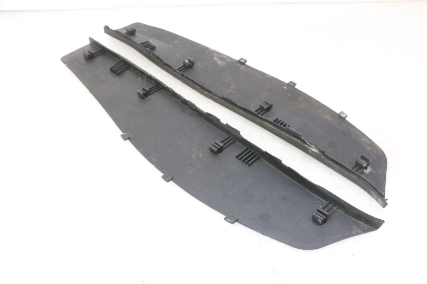 photo de TAPA REPOSAPIES GOMMA PIAGGIO X9 EVOLUTION 125 (2003 - 2007) - Zoom estado de uso