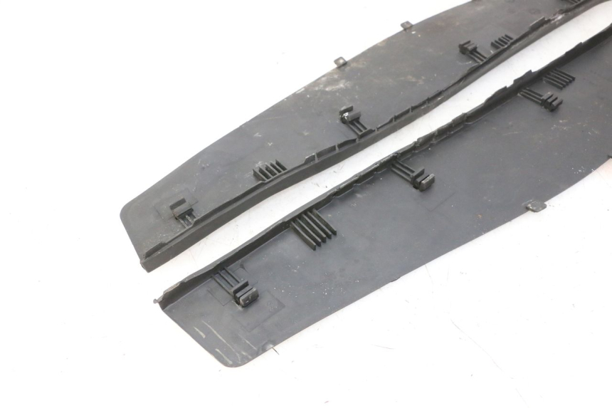 photo de TAPA REPOSAPIES GOMMA PIAGGIO X9 EVOLUTION 125 (2003 - 2007) - Vista general del producto