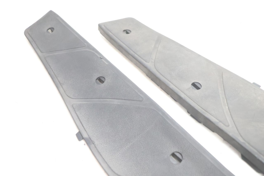photo de TAPA REPOSAPIES GOMMA PIAGGIO X9 EVOLUTION 125 (2003 - 2007) - Detalle de la pieza