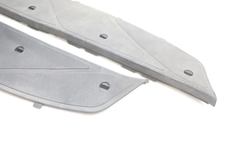 photo de TAPA REPOSAPIES GOMMA PIAGGIO X9 EVOLUTION 125 (2003 - 2007) - Otra perspectiva
