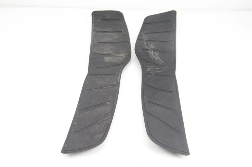 photo de TAPA REPOSAPIES GOMMA PIAGGIO XEVO - X EVO 125 (2007 - 2017) - Zoom estado de uso