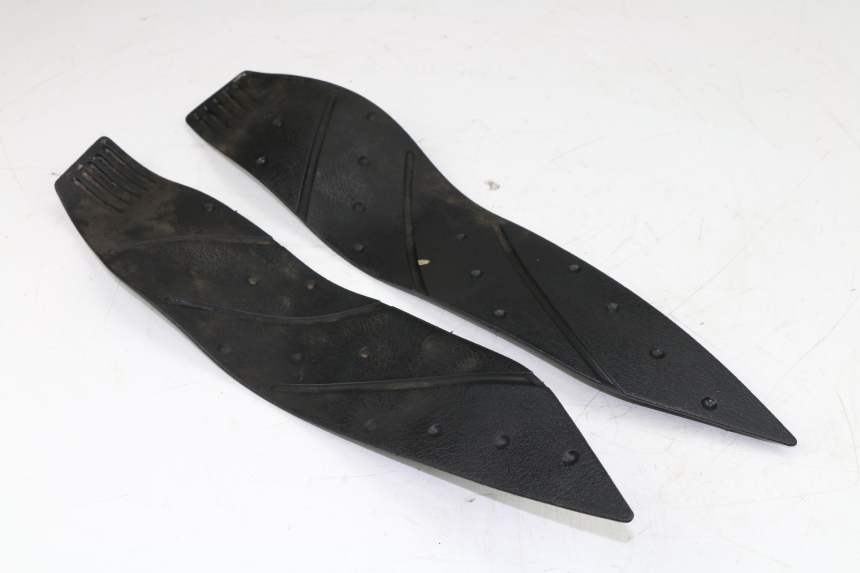 photo de TAPA REPOSAPIES GOMMA YAMAHA X-MAX 250 (2007 - 2009) - Detalle de la pieza