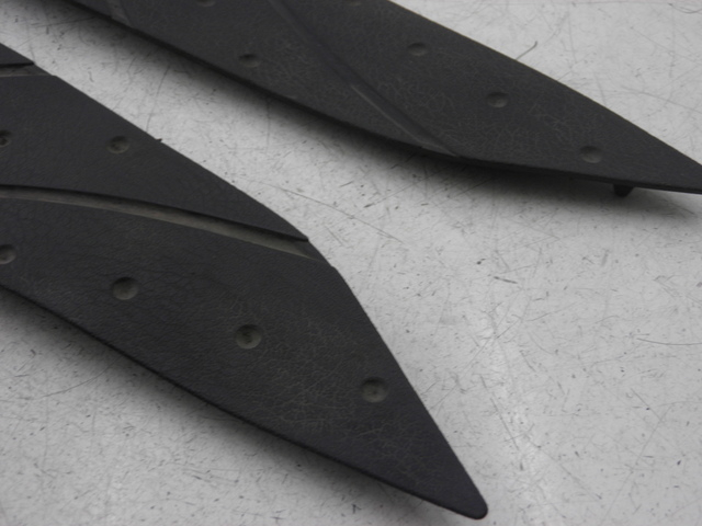 photo de TAPA REPOSAPIES GOMMA YAMAHA XMAX X-MAX 125 (2006 - 2009) - Zoom estado de uso