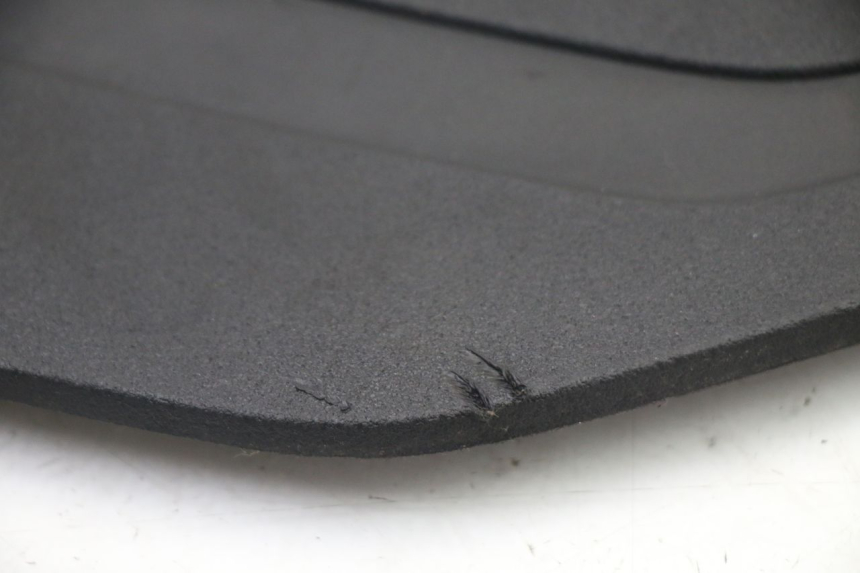 photo de TAPA REPOSAPIES GOMMA YAMAHA YP T-MAX TMAX 530 (2017 - 2020) - Otra perspectiva