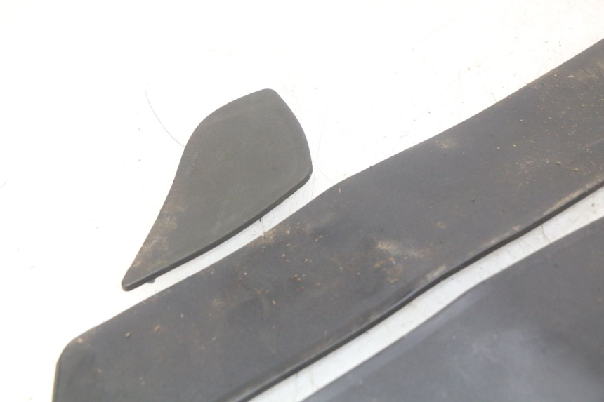 photo de ALFOMBRA DE PASO YAMAHA YP MAJESTY 400 (2004 - 2008) - Otra perspectiva