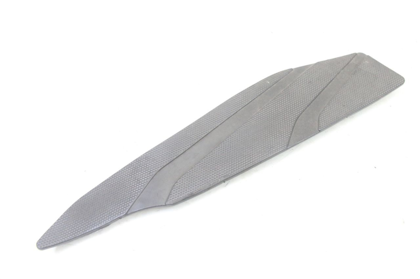 photo de ALFOMBRA DE PASO YAMAHA YP X-MAX XMAX 400 (2014 - 2017) - Detalle de la pieza