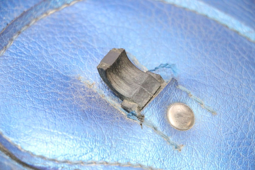 photo de CUBRE DEPOSITOS YAMAHA TDM ABS 900 (2002 - 2014) - Detalles de los puntos de fijación