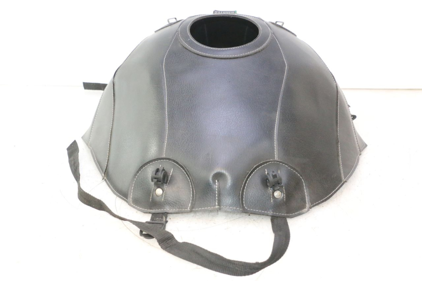 photo de CUBRE DEPOSITOS KAWASAKI ZZR 600 (1995 - 2004) - Primer plano técnico