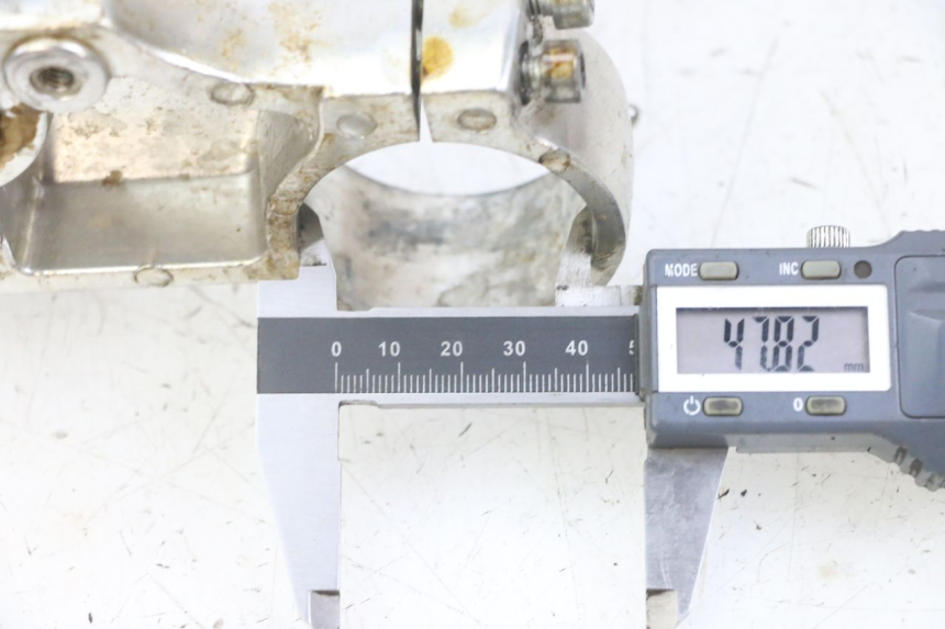 photo de HORQUILLA CCR DIRT BIKE 125 - Primer plano técnico