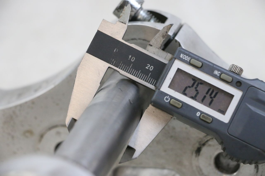 photo de HORQUILLA HARLEY DAVIDSON SPORTSTER XL CUSTOM 1200 (2003 - 2004) - Estado de la superficie y material