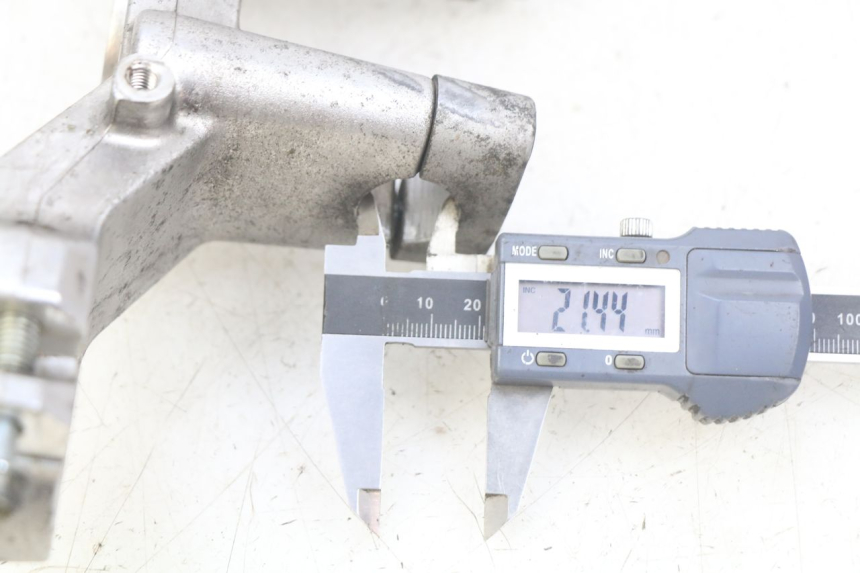 photo de T SUPERIOR DE LA HORQUILLA. SUZUKI BURGMAN 650 (2002 - 2004) - Detalle de la pieza